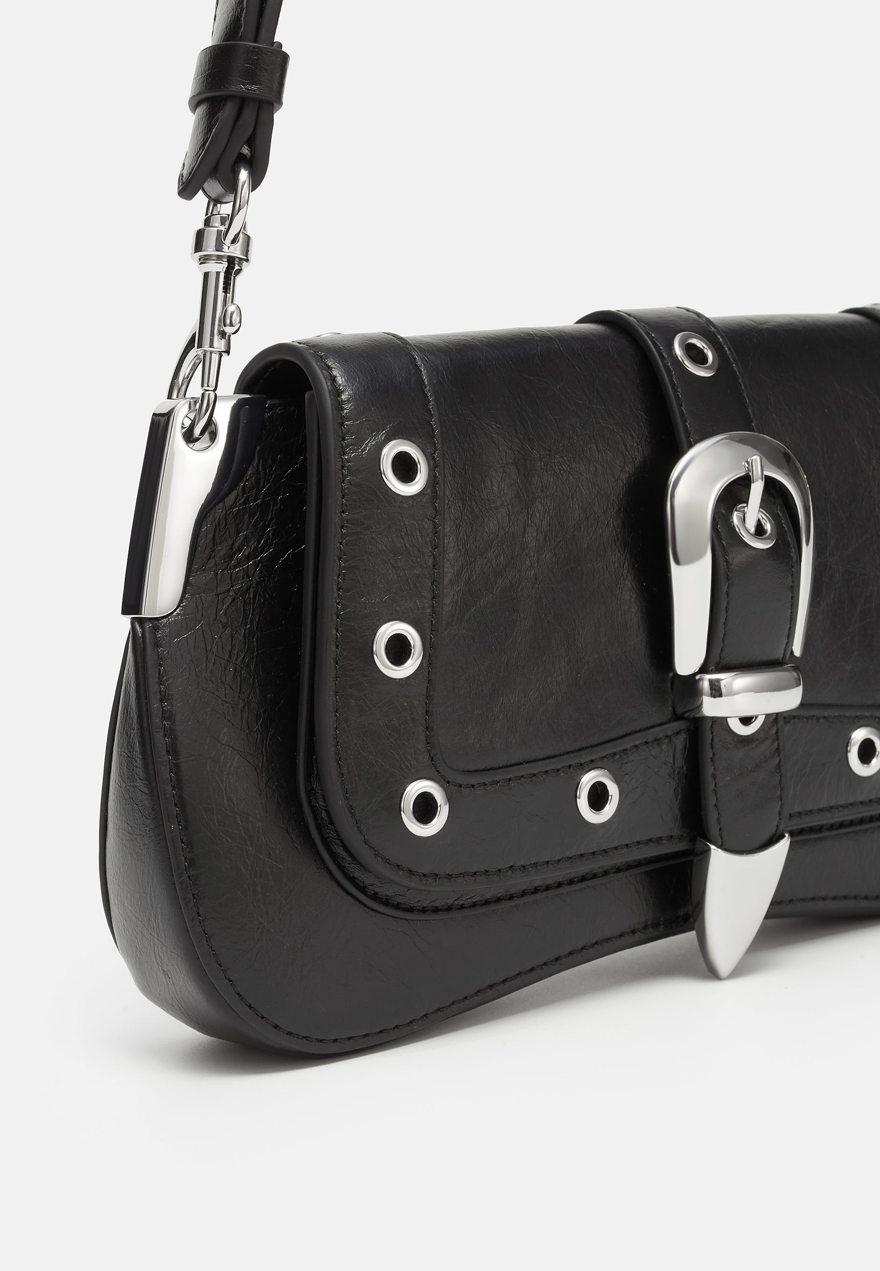 LUNA RIVET GLOSSY