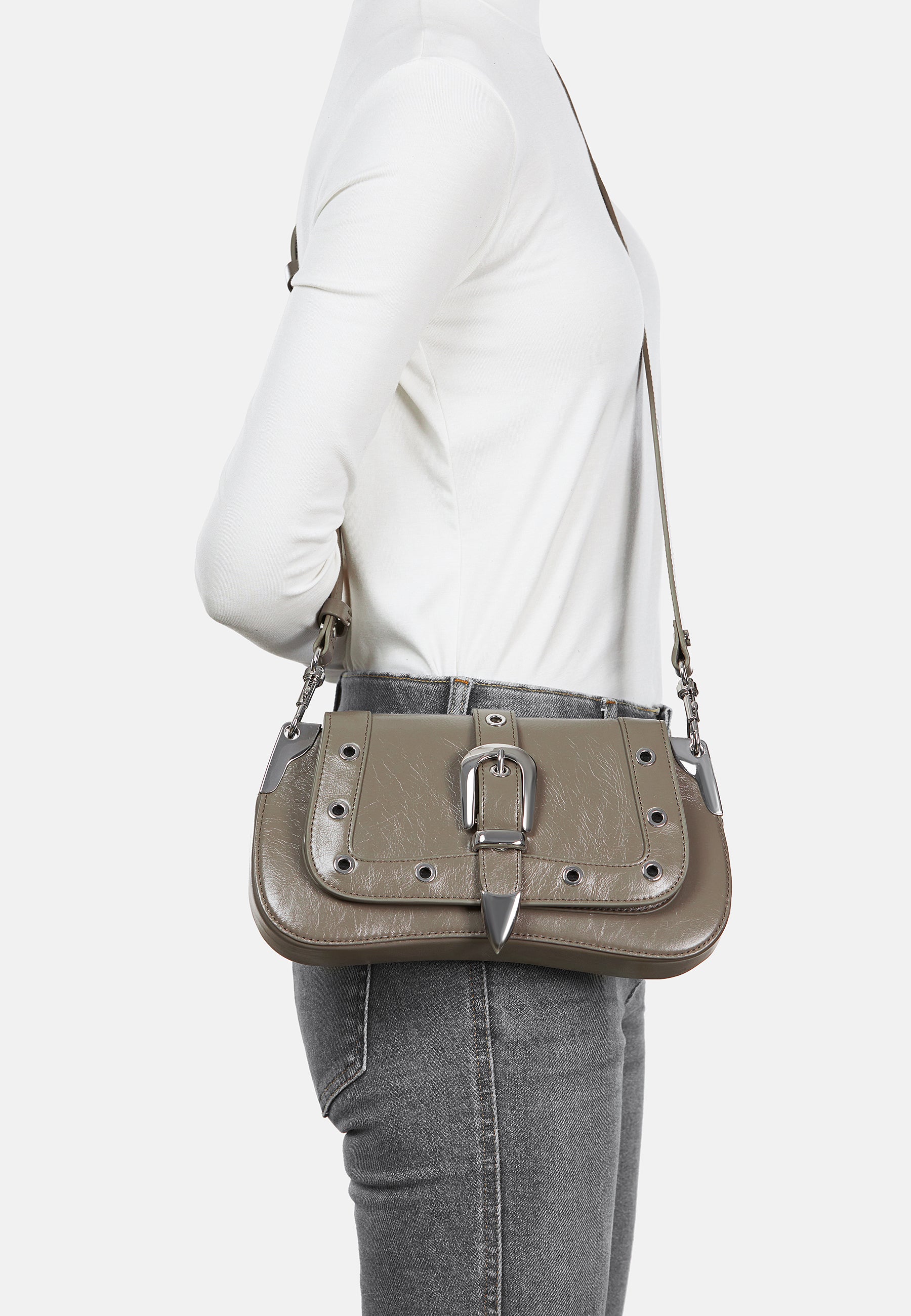 LUNA RIVET GLOSSY