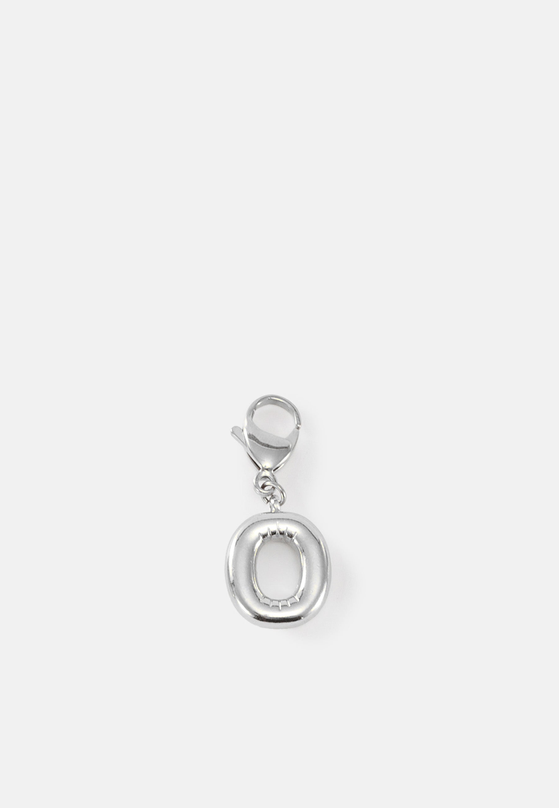 LETTER CHARM O